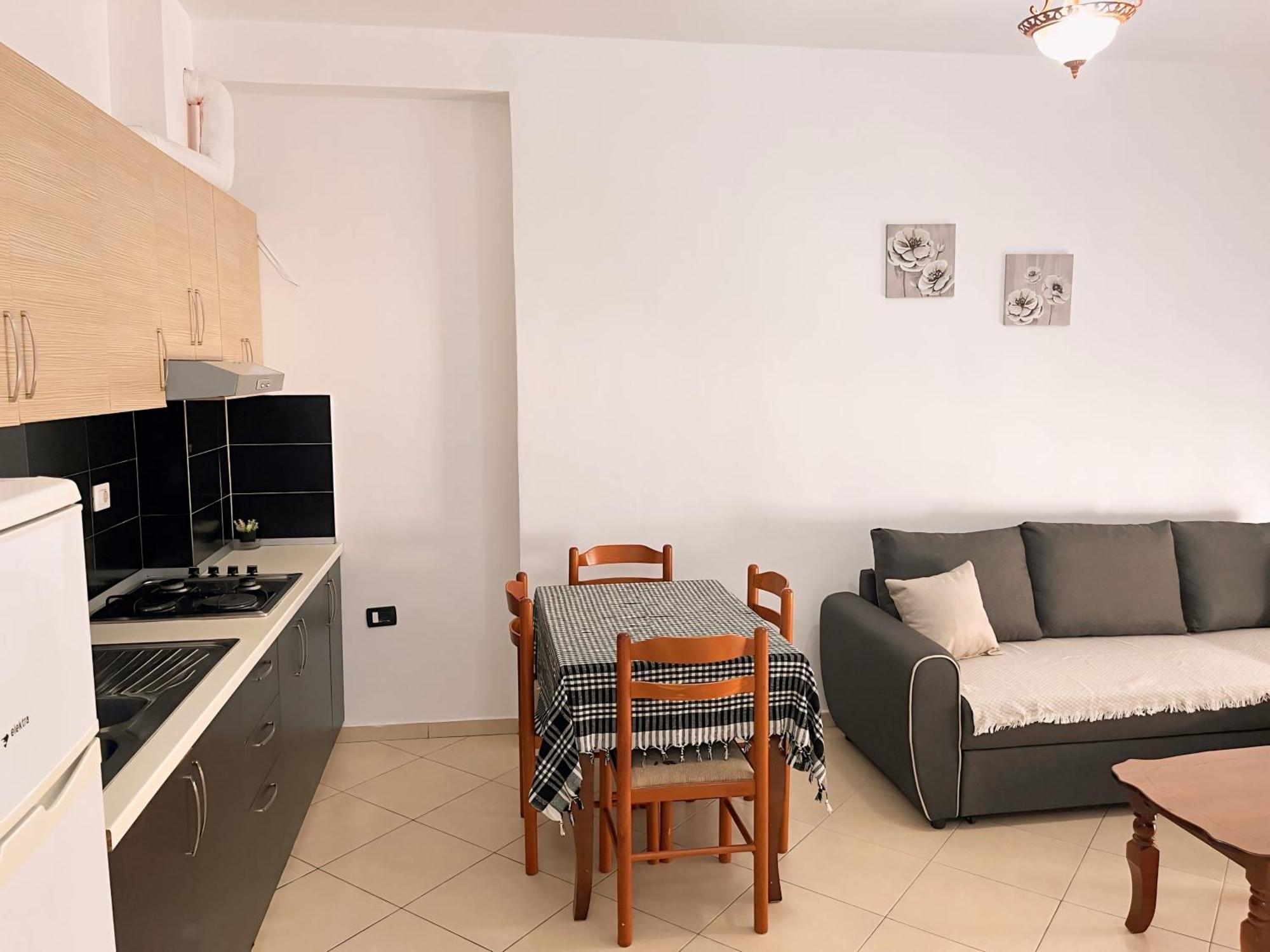 Gerald'S Central Apartments Vlore Exterior photo