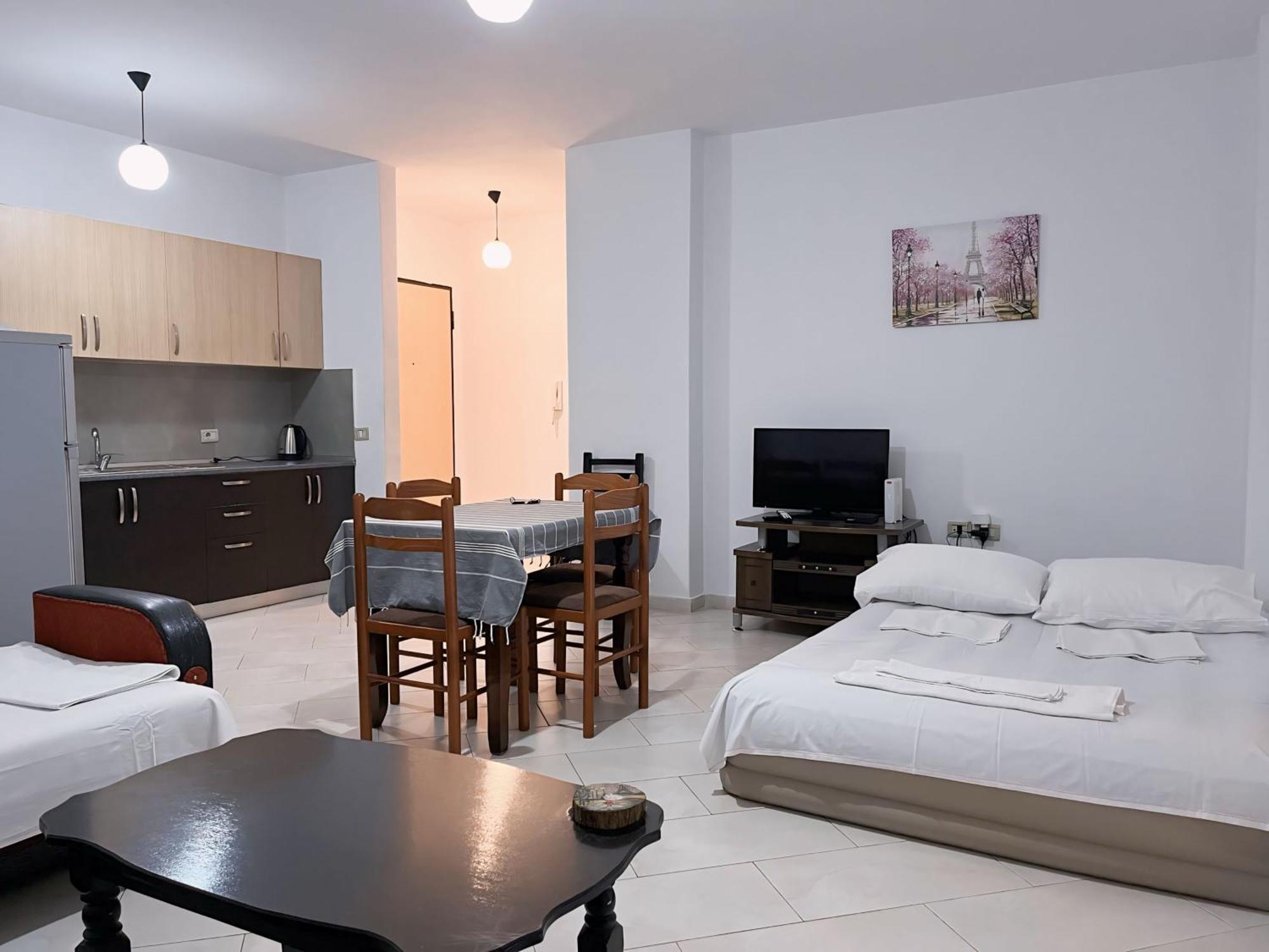 Gerald'S Central Apartments Vlore Exterior photo